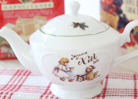 マニー アン・プチ・プー・ドゥ・ボヌール 陶器 ティーポット(GR)