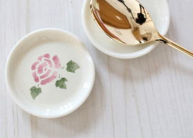 マニー ローズ 陶器 スプーンレスト