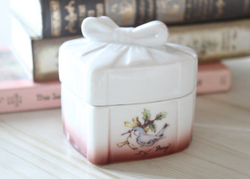 マニー クリスマス陶器 ギフトケースハート とり(レッド)