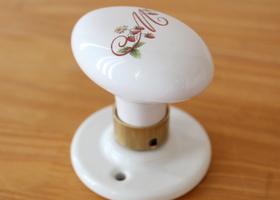 マニー レールデュロココ 陶器 オーバル型ドアノブ