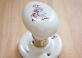 マニー プチメゾン 陶器 オーバル型ドアノブ