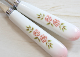 マニー ステンシルローズ 陶器ハンドルカトラリー ティースプーン