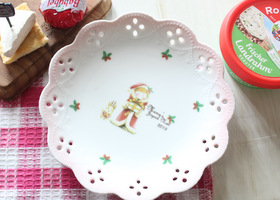 マニー クリスマス・レース陶器 プレートМ(ピンク)