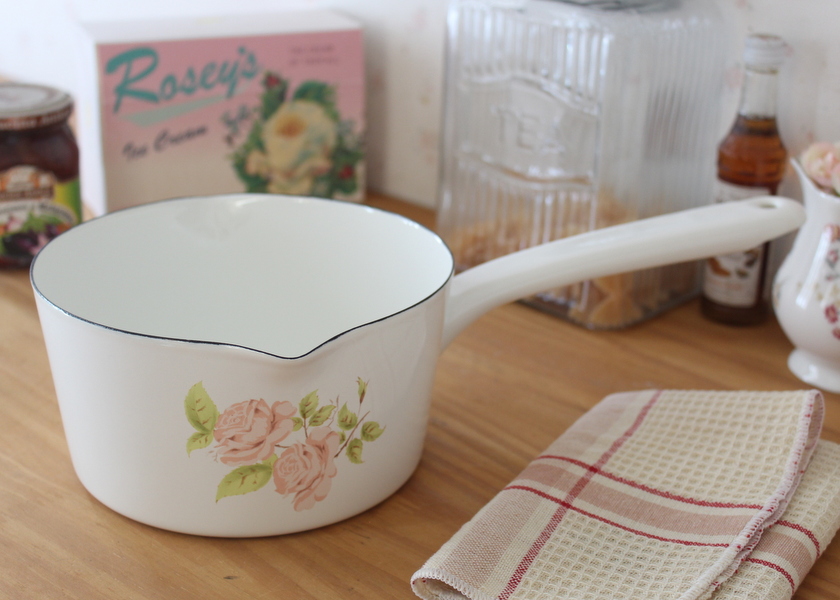 イマン ダイアナローズ ホーロー 両口ミルクパン