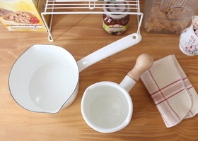 イマン ダイアナローズ ホーロー 両口ミルクパン