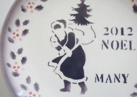 マニー クリスマス陶器 プレート サンタ(パープル)