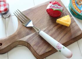 マニー ローズ 陶器ハンドルカトラリー ディナーフォーク